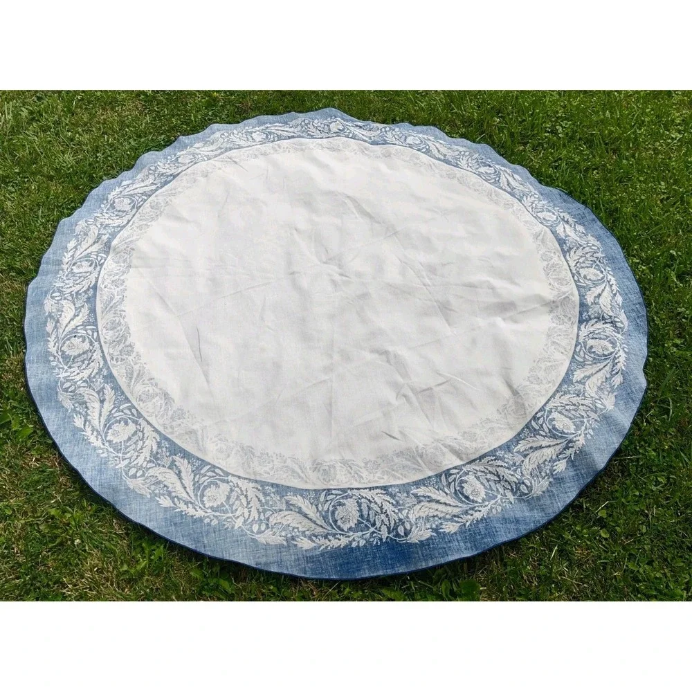 Vintage 1990-Y2K Round Linen Tablecloth 67.5
